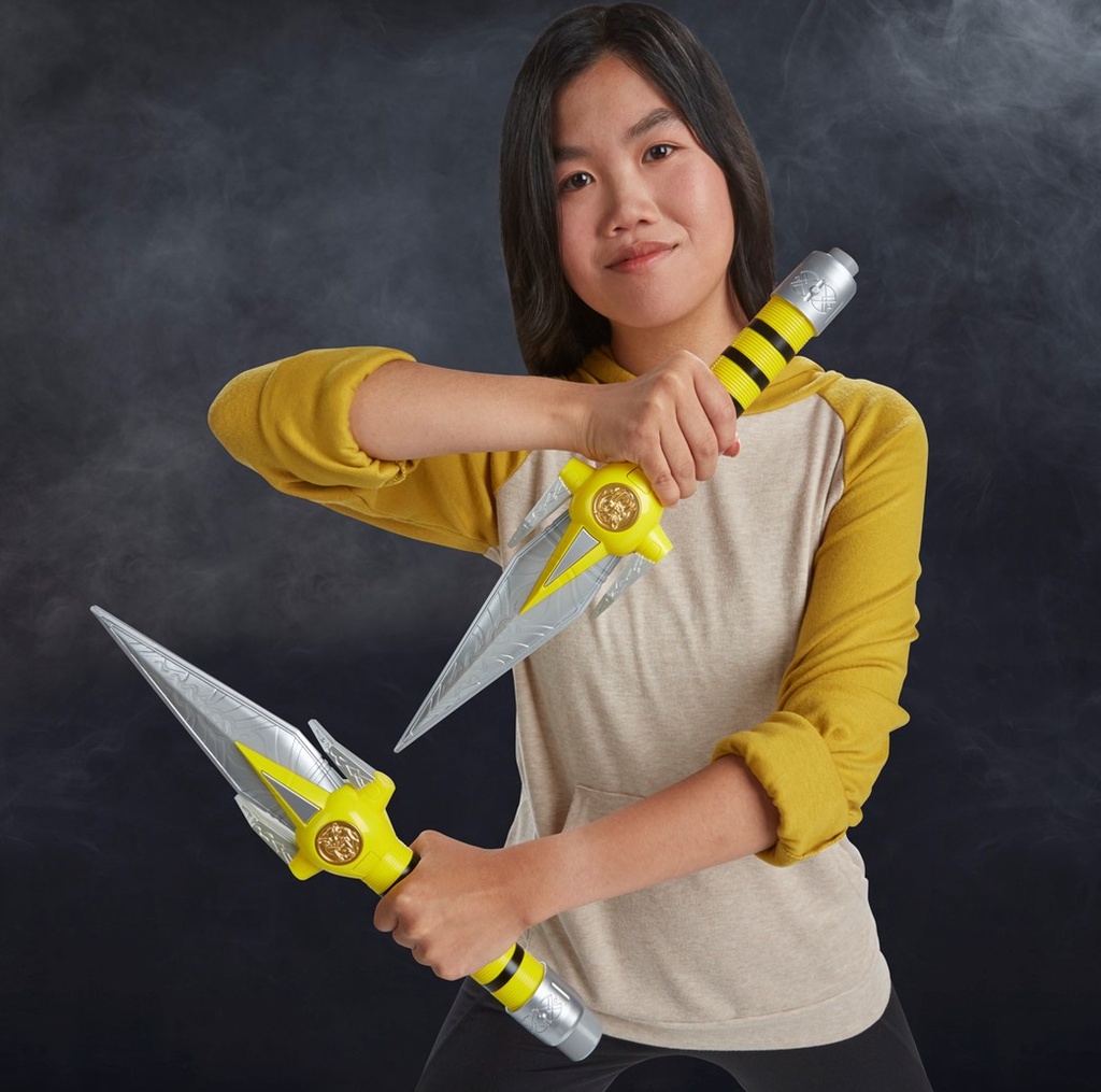 Power Rangers Lightning Collection: Premium Roleplay Yellow Ranger Power Daggers