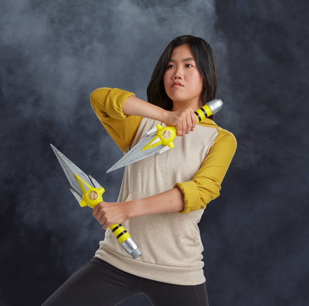 Power Rangers Lightning Collection: Premium Roleplay Yellow Ranger Power Daggers