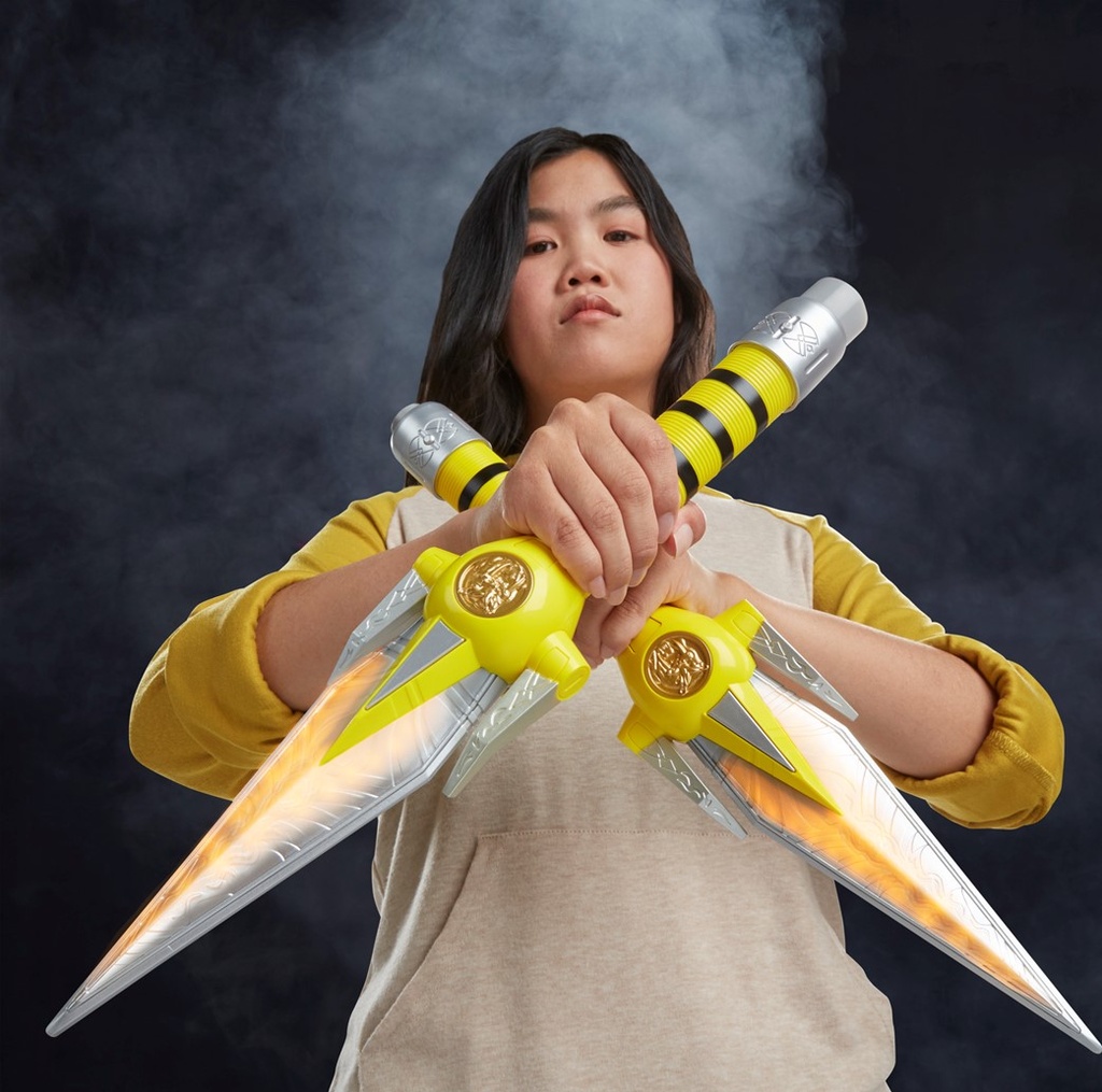 Power Rangers Lightning Collection: Premium Roleplay Yellow Ranger Power Daggers