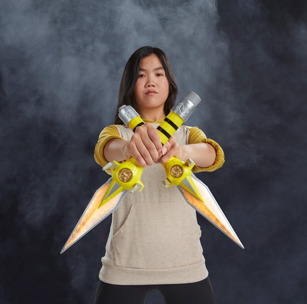 Power Rangers Lightning Collection: Premium Roleplay Yellow Ranger Power Daggers
