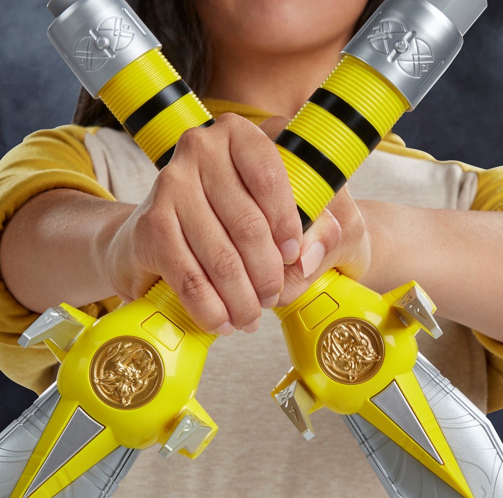 Power Rangers Lightning Collection: Premium Roleplay Yellow Ranger Power Daggers
