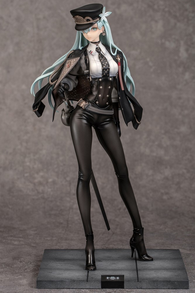 A-Z S Full Uniform Statue